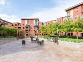 Bright Corner Unit with Lake and Pool Views #543, Kelowna
